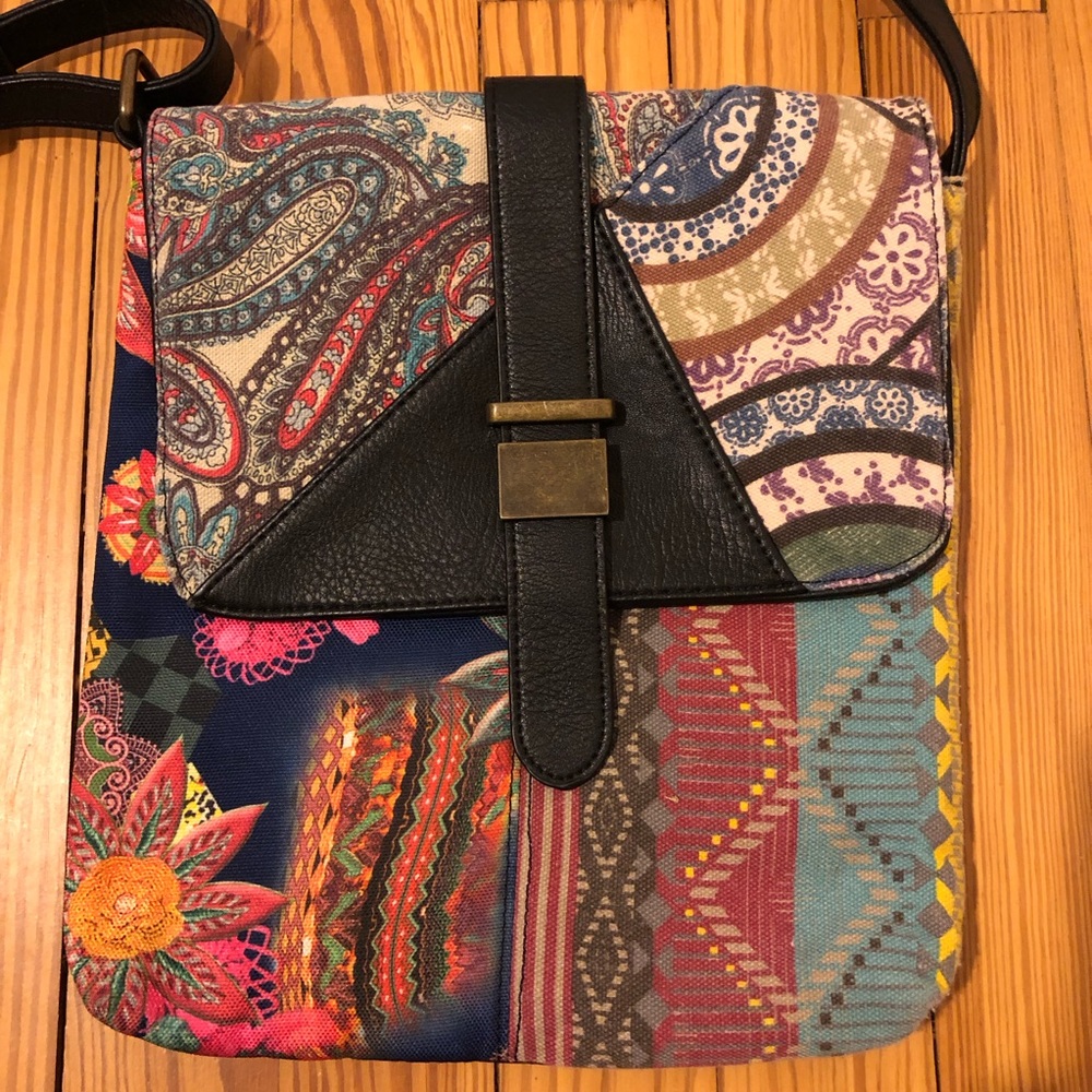 Boho floral and paisley crossbody bag with adjustable strap - Picture 2 of 16